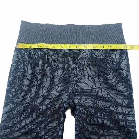 Fabletics Sebastian Seamless Capri Legging Gray - Picture 8 of 10